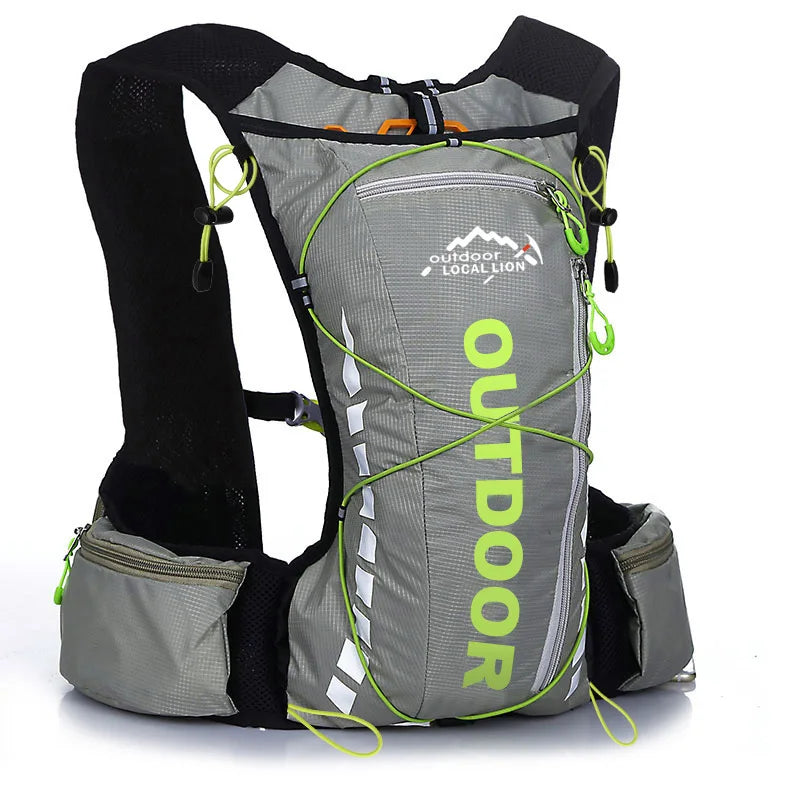 Mochila de Hidratação Ultra Leve TrailFlow 8L - Praticidade e Hidratação para Suas Aventuras!